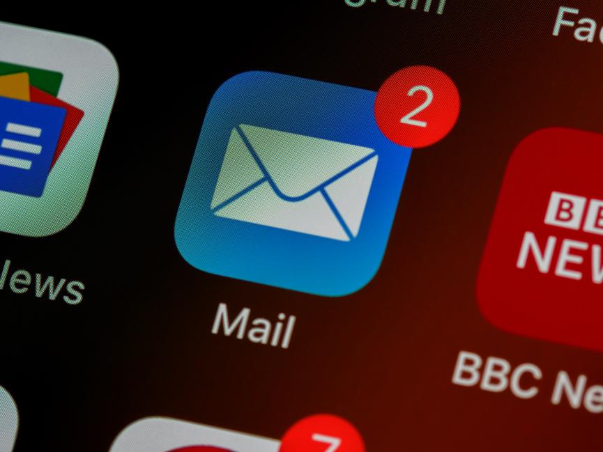 Email incoming - will it be left unread? an email app shows notification for two unread emails